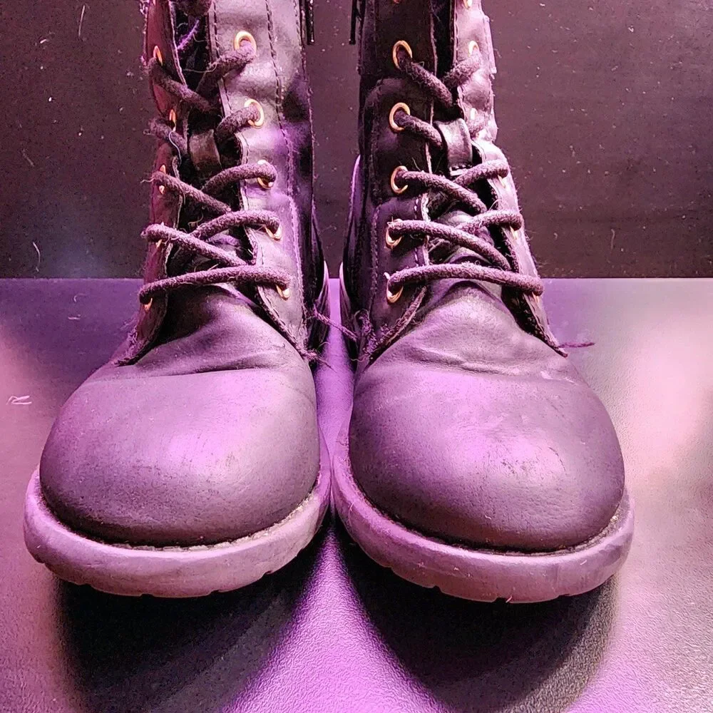 The Childrens Place Black Quilted Combat Boots Side Zip Gold Buckle Size 1‎